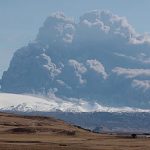 350px-Eyjafjallajokull_volcano_plume_2010_04_18