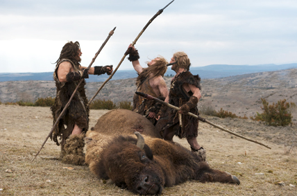 La chasse au bison. Photo extraite du film "Ao, le dernier Neandertal" © UGC