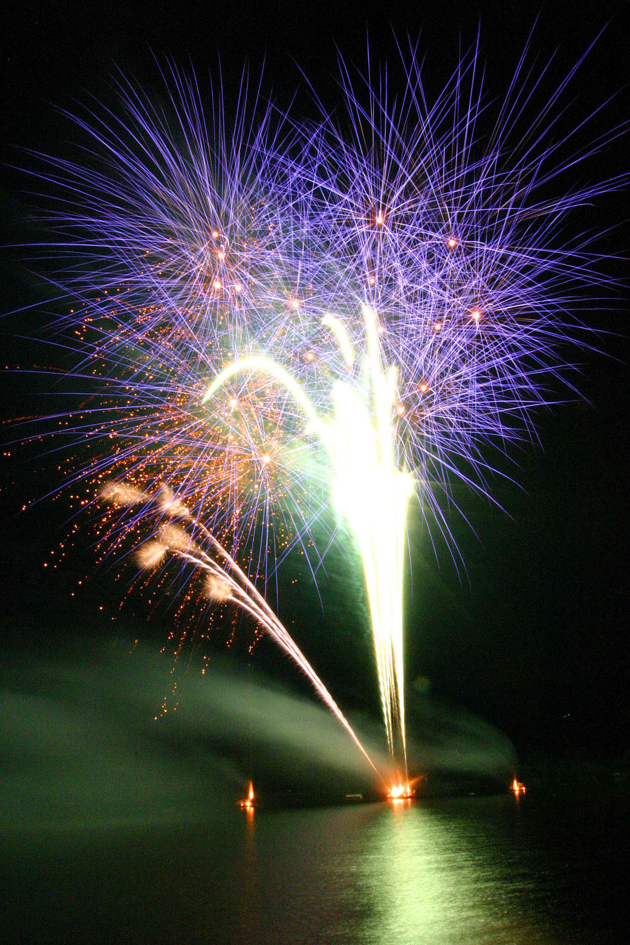 A quelle hauteur montent les fusées d'un feu d'artifice? Paul, 8