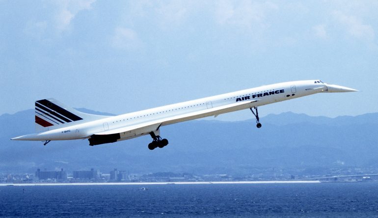 Le Concorde décollant de l'aéroport d'Osaka (Japon) en 1994 © Wikipedia