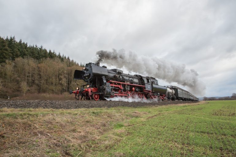 La machine à vapeur a permis de fabriquer les trains à vapeur. © Fotolia