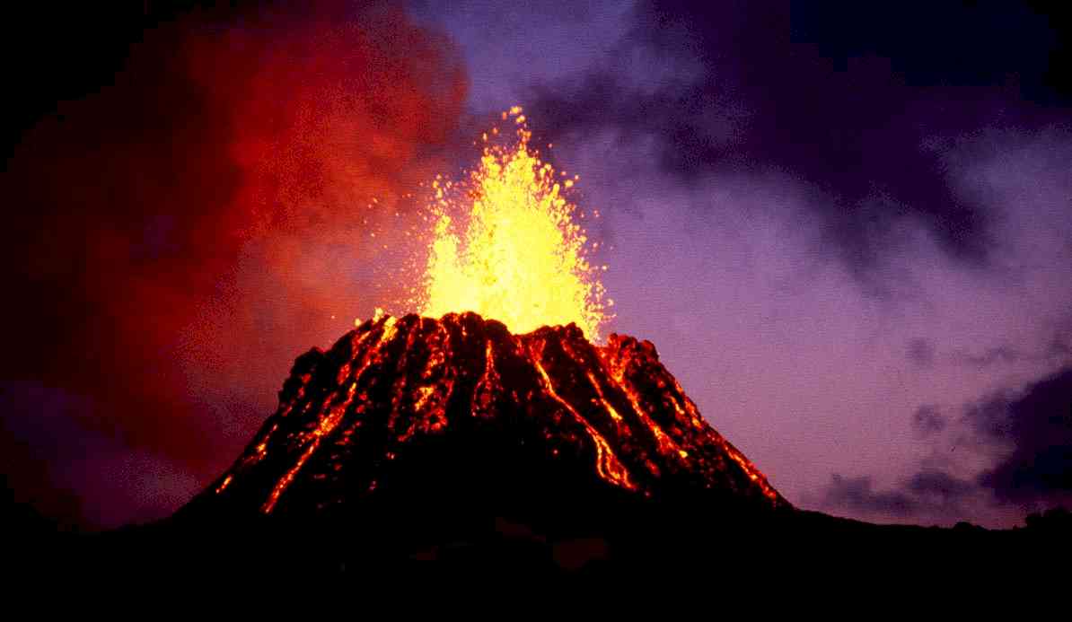 volcan en éruption photos