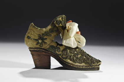 Chaussure d'un jeune noble au 17ème siècle. © Ron Wood / Collection of the Bata Shoe Museum (Toronto, Canada)