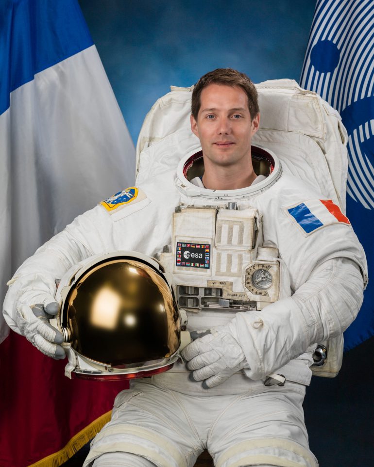 Thomas Pesquet est un cosmonaute ou un astronaute? Albane, 8 ans