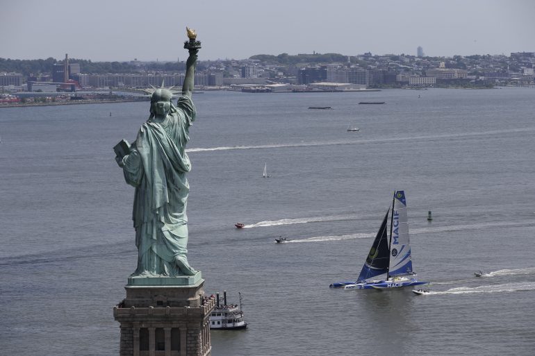 Macif à son arrivée victorieuse à New-York. Photo Thierry Martinez /The Bridge
