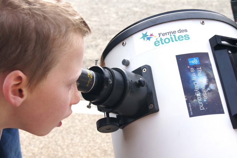 Observation au télescope © ‎Festival d'Astronomie de Fleurance