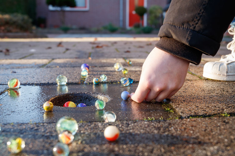 jeu de billes ©Adobe Stock