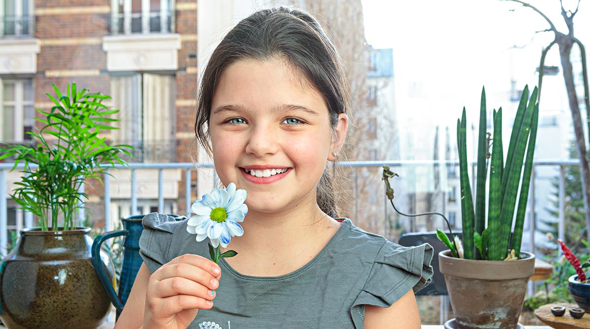 © Photo : Rebecca Josset. “Labo science : comment les fleurs boivent-elles ?”, Images Doc n°400, avril 2022.